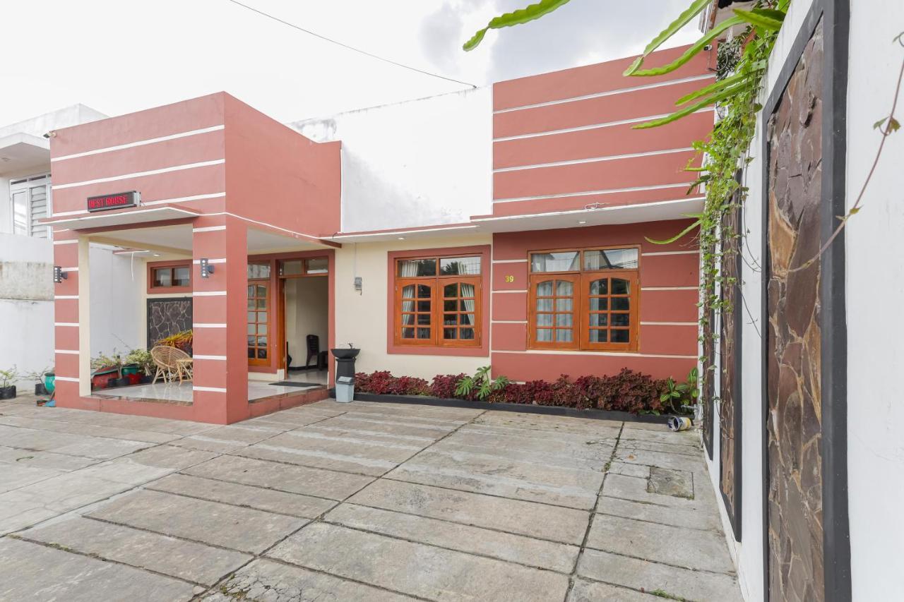 Hotel Reddoorz At Wr Supratman Batu Exterior foto