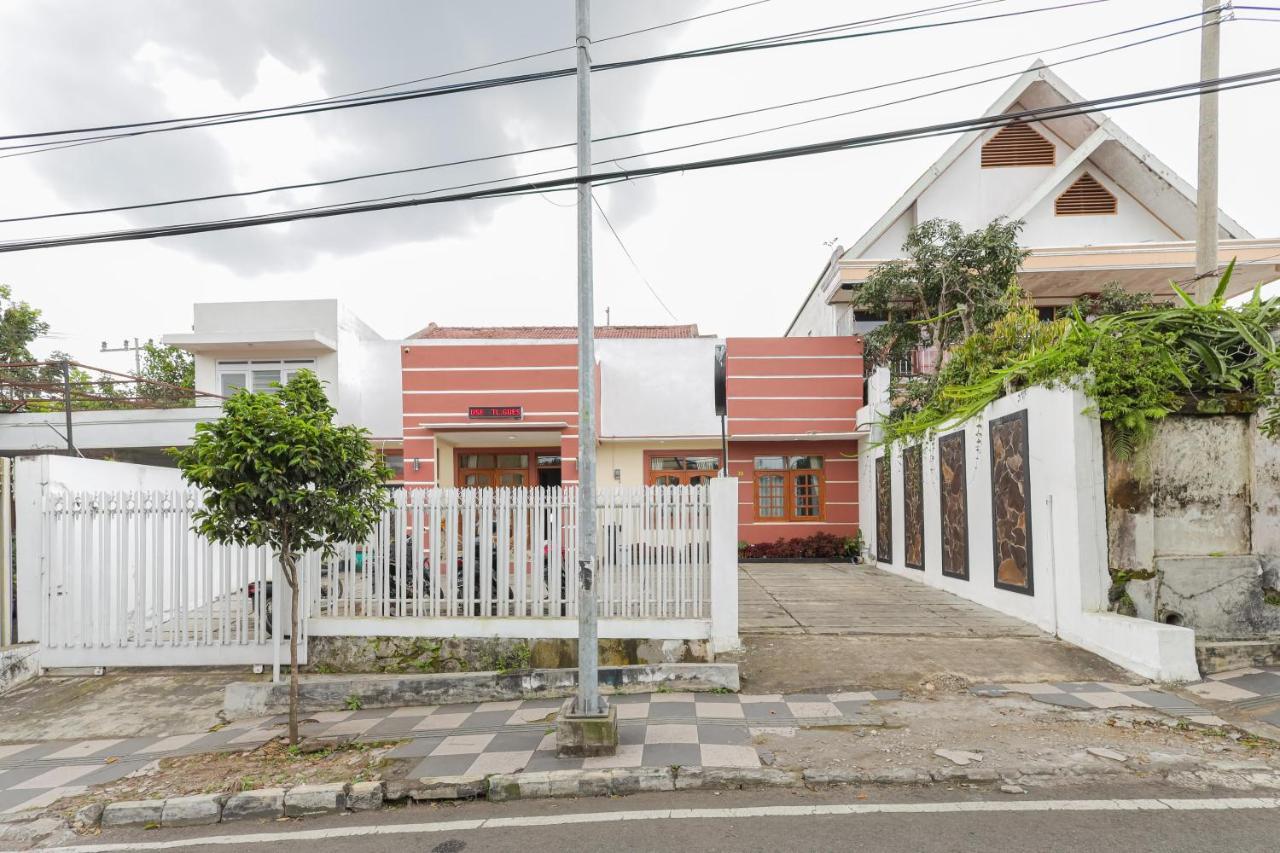 Hotel Reddoorz At Wr Supratman Batu Exterior foto